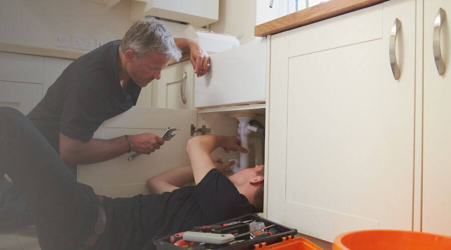 Expert burst pipe repair services in Reyno, AR